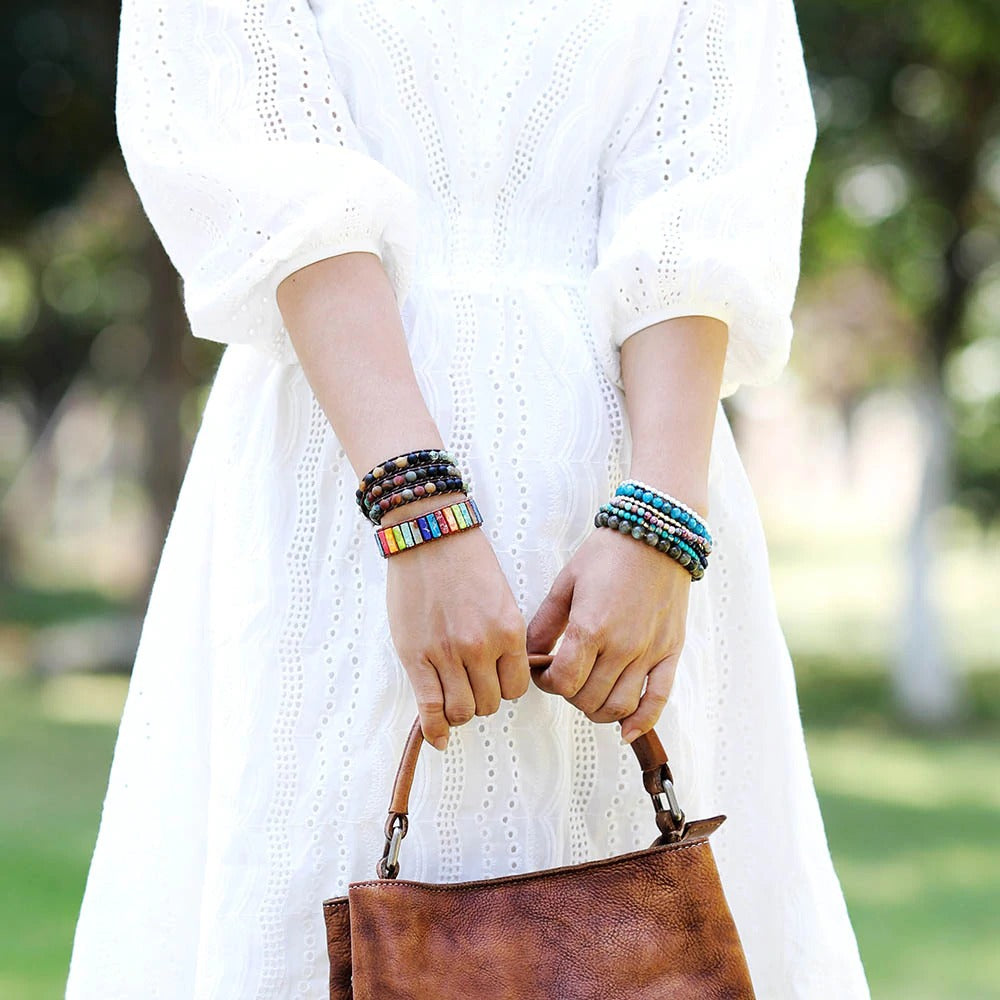 Leder-Wickelarmband „LOVE“ mit Halbedelsteinen